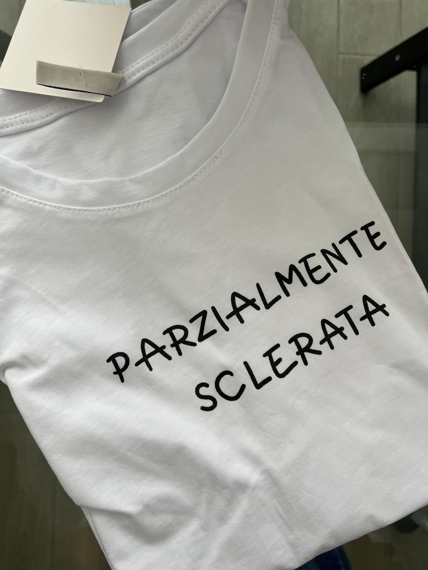 T-Shirt Parzialmente sclerata